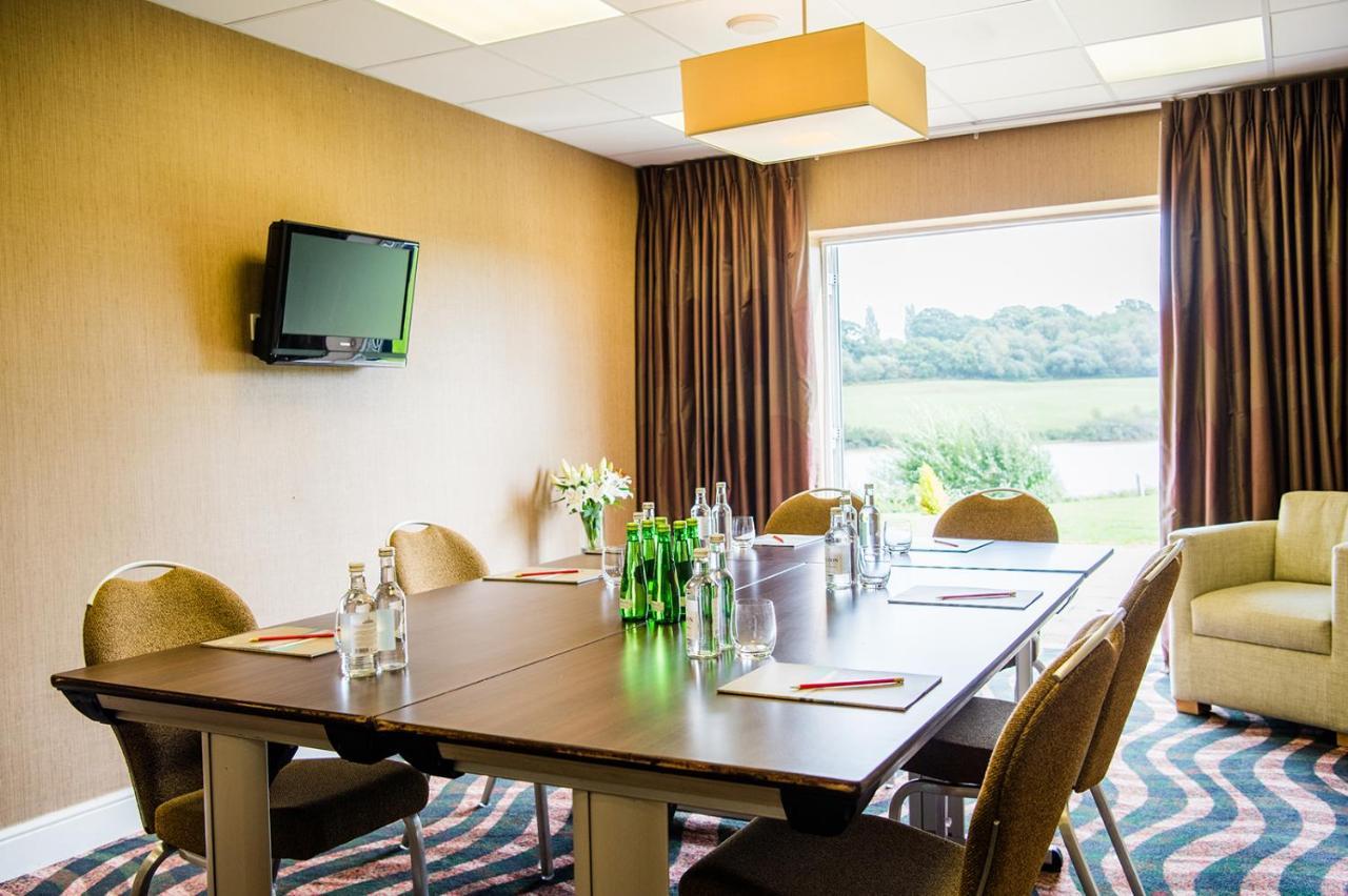 Lakeside Park Hotel&Spa Fishbourne  Eksteriør bilde