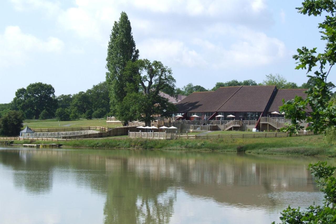 Lakeside Park Hotel&Spa Fishbourne  Eksteriør bilde