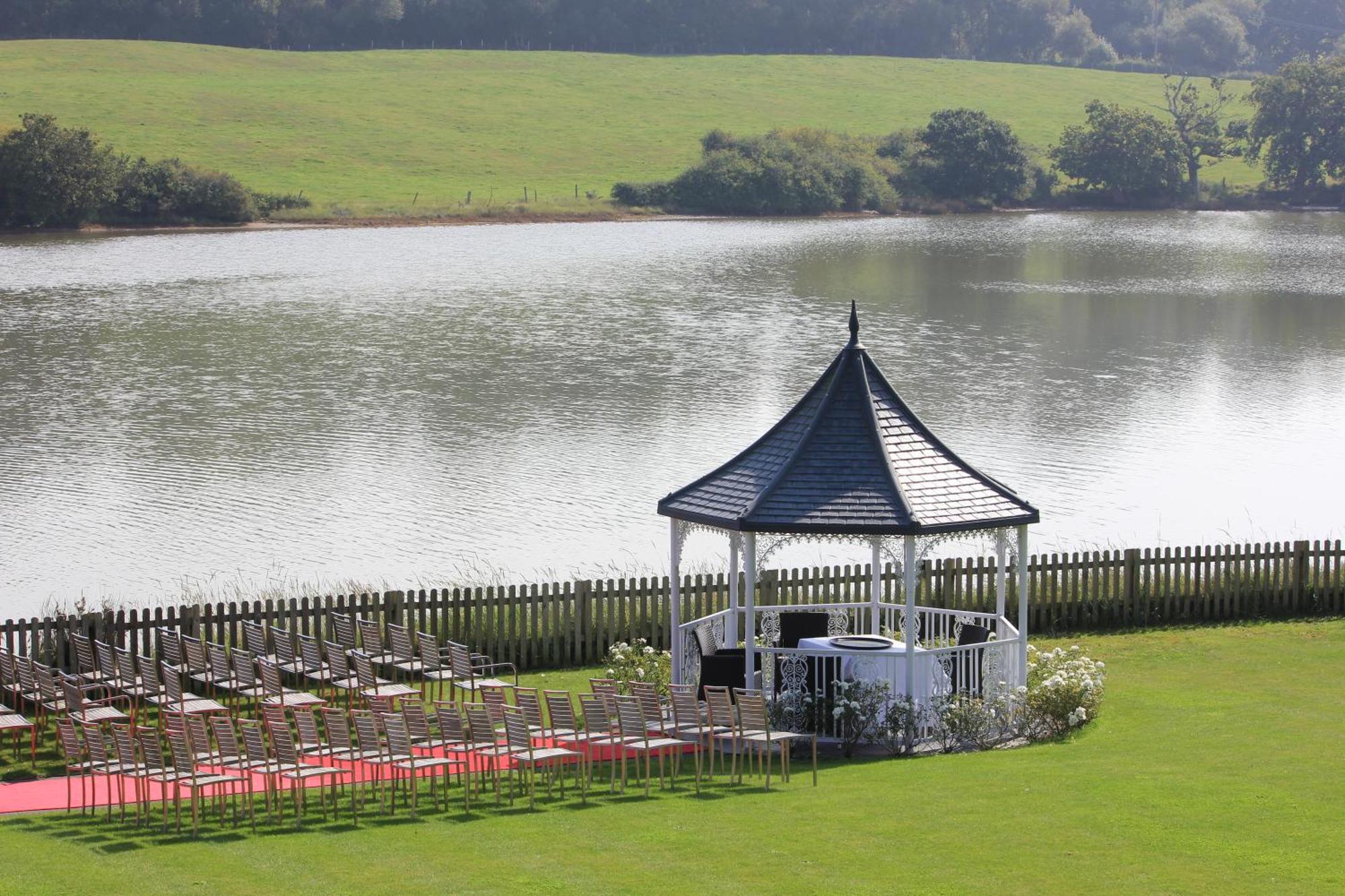 Lakeside Park Hotel&Spa Fishbourne  Eksteriør bilde